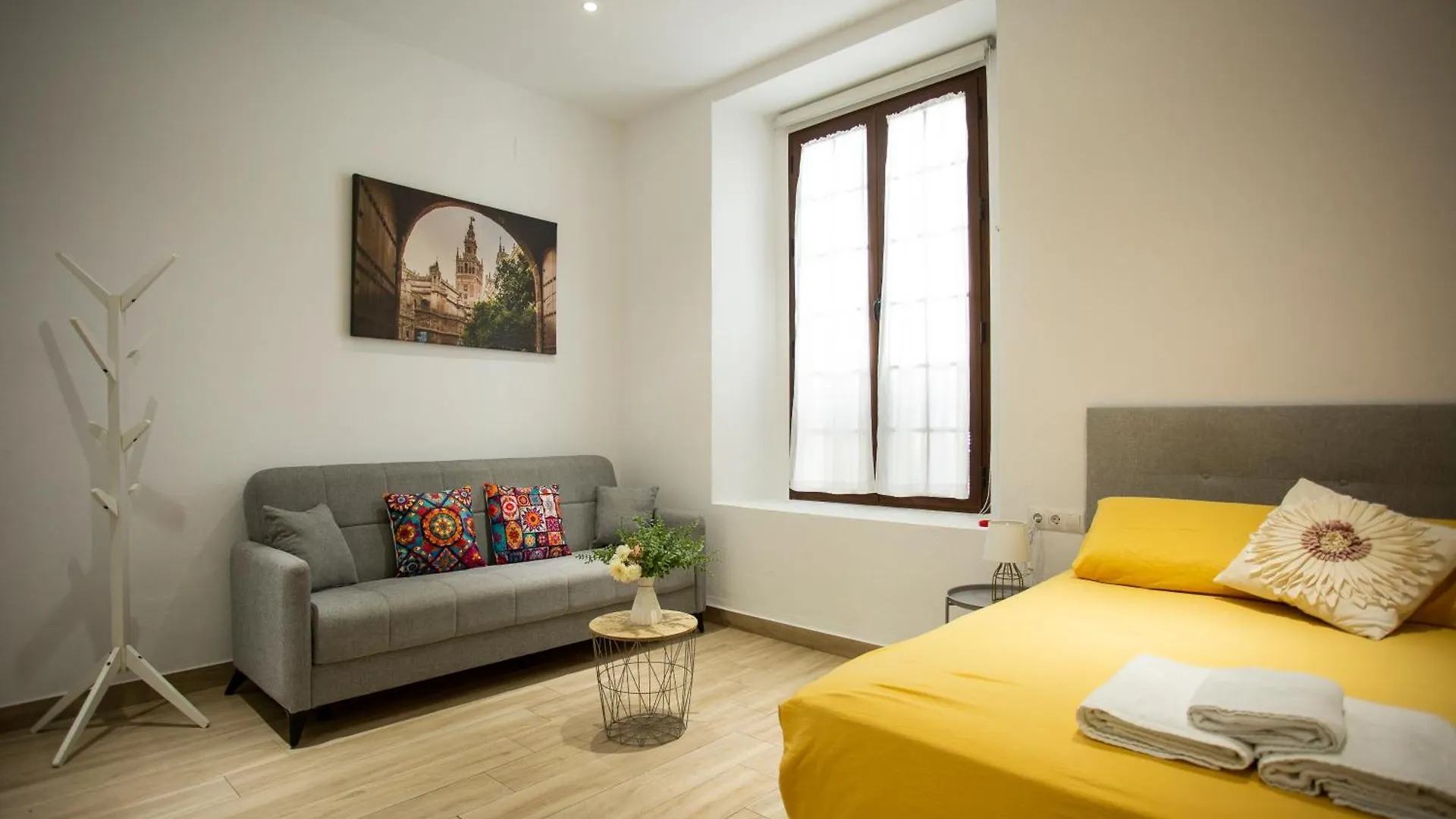 Wish Suite Cervantes Sevilla 0*,